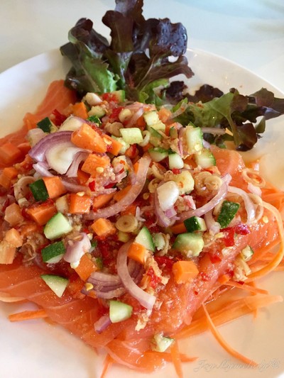 ยำแซลมอน