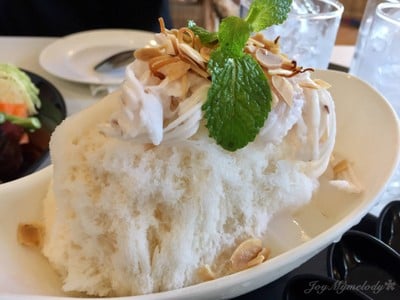 โทสต์ชาโคลลาวาไข่เค็ม