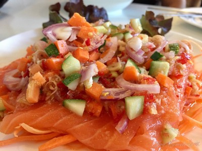 ยำแซลมอน