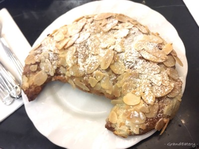 ALMOND CROISSANT