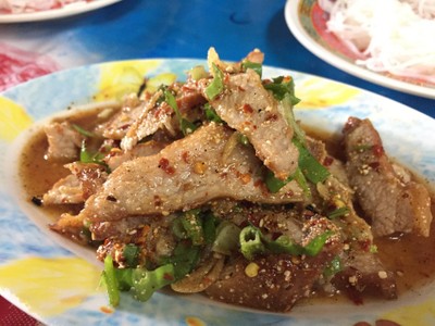 น้ำตกคอหมู
