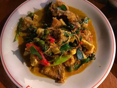 ปลากระพงผัดฉ่า