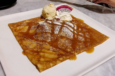 Sweet Crêpe Salted Butter Caramel, Banana, Vanilla Ice Cream