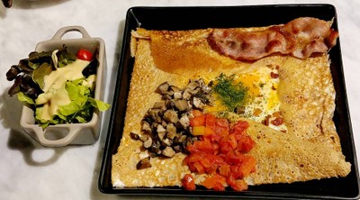Crepe Bacon, Mushroom, Cheese, Egg, Tomatoes