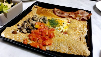 Crepe Bacon, Mushroom, Cheese, Egg, Tomatoes