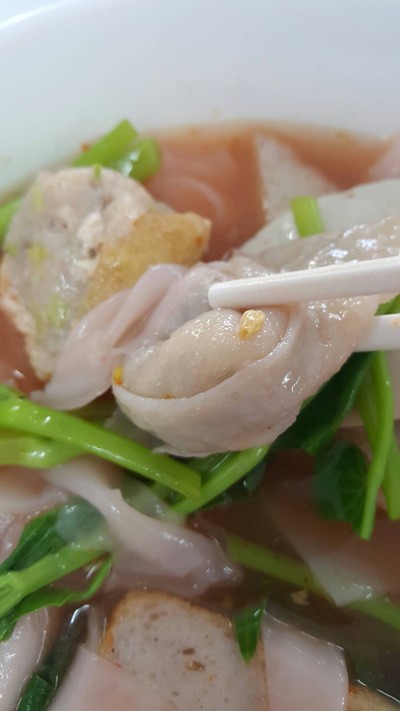 เมนูของร้าน สอาด ก๋วยเตี๋ยวลูกชิ้นปลา เย็นตาโฟเสวย - สามกษัตริย์