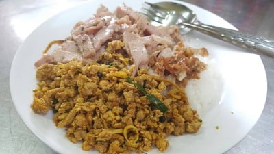 หมูทอดเจ๊จง หลังโลตัสพระราม 4
