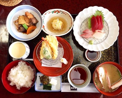 Set มื้อกลางวัน ซาชิมิ