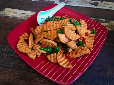 หมูยอผัดกะเพรา