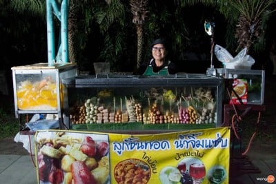 หน้าร้าน ลูกชิ้นทอดป้าฟรุตตี้