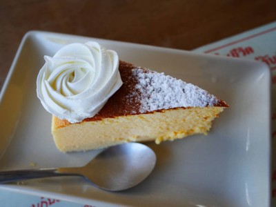 Japanese cheesecake .