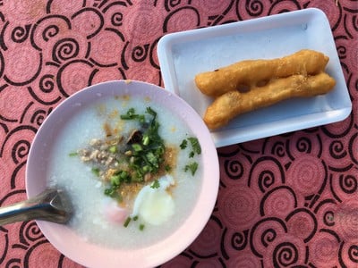 โจ๊กหมูใส่ไข่เห็ดหอม