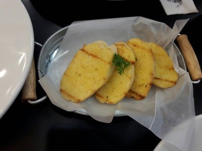ขนมปังกระเทียม