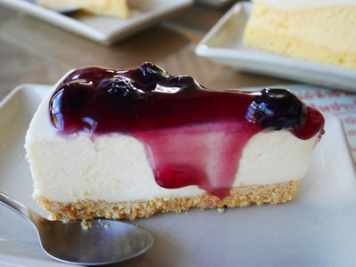 Blueberry cheese pie .