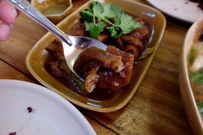 ขาหมูคากิ