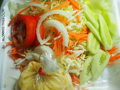สลัดปลาทอด