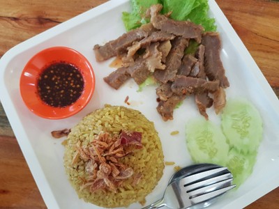 อาหาร หรือ เครื่องดื่ม