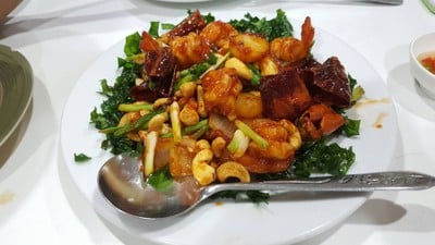 กุ้งผัดเม็ดมะม่วง