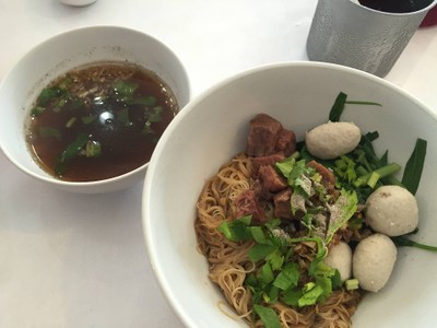 อาหาร หรือ เครื่องดื่ม