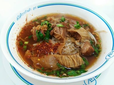 เส้นหมี่หมูตุ๋น