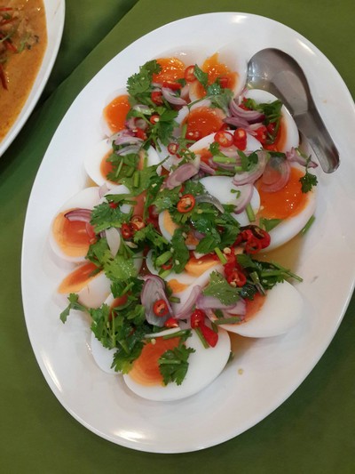 ยำไข่ต้ม