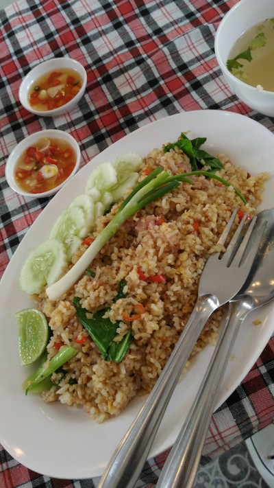 ข้าวผัดแหนม