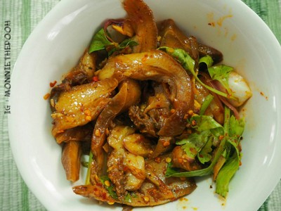 ลิ้นหมู หูหมู แก้มหมู ยำ