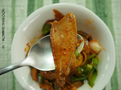 ลิ้นหมู หูหมู แก้มหมู ยำ