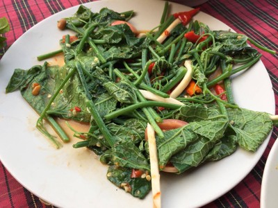 กระจัดกระจายเหม่อนโยนลงจาน 555