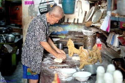 ขนมเปี๊ยะเฮียบเตียง ขนมเปี๊ยะเฮียบเตียง