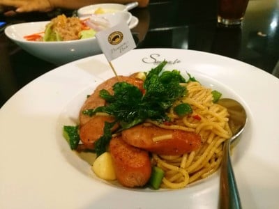 สปาเก็ตตี้ผัดขี้เมาไส้กรอก