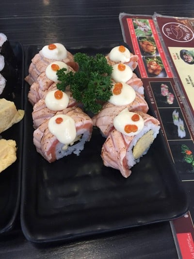 แซลมอนโรล