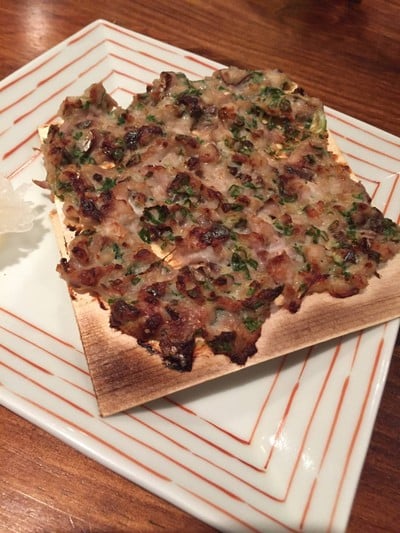 ปลาสีกุนย่างกับต้นหอม