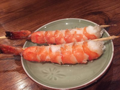 พนักงานแกะให้เรียบร้อย