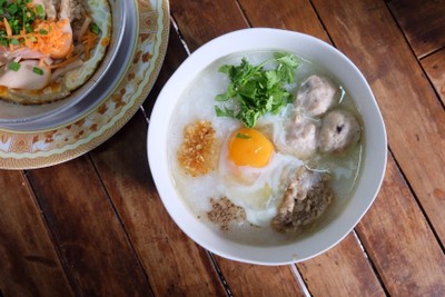 โจ๊กหมูใส่ไข่