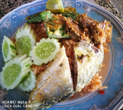 ข้าวผัดน้ำพริกปลาทู