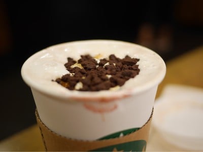 Starbucks (สตาร์บัคส์) บีทูเอส เซ็นทรัล ชิดลม Starbucks (สตาร์บัคส์) บีทูเอส เซ็นทรัล ชิดลม