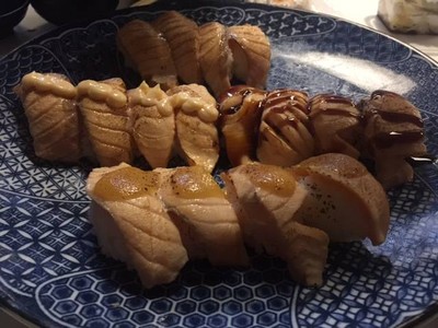 ข้าวหน้าแซลมอลสะดุ้งไฟ