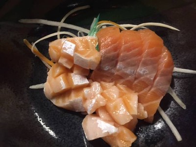 แซลมอลกับท้องปลา