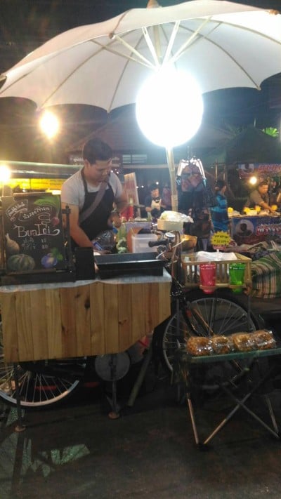 บัวลอยรถถีบ (บ้านขนม บัวลอยไข่หวาน) ถนนคนเดินสันกำแพง