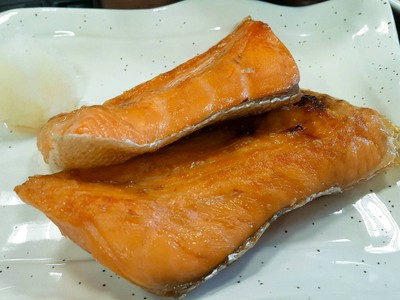 ปลาแซลมอนย่าง