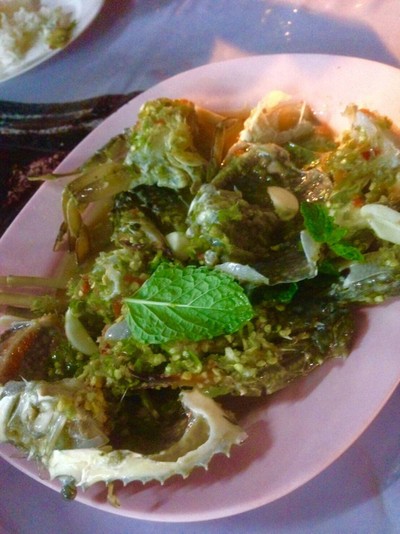 ยำปูม้า 250฿ แซ่บหลาย