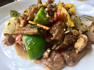 แยกเนื้อเป็ดแล้วมห้เราเลือกได้ว่าต้องการให้ปรุงแบบไหนมีให้เลือก2-3เมนู