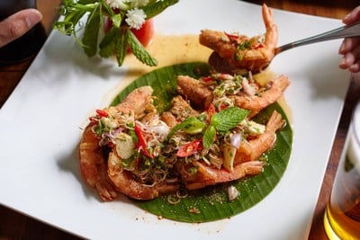 ยำตะไคร้กุ้งกรอบ