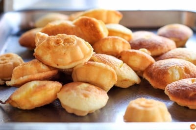 รถขนมไข่เตาถ่าน (เลิศเบเกอรี) รถขนมไข่เตาถ่าน (เลิศเบเกอรี)
