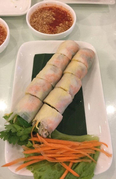 ปอเปี๊ยะสดญวน ใบเมี่ยงบางไส้กุ้งสดผักสดน้ำจิ้มอร่อย