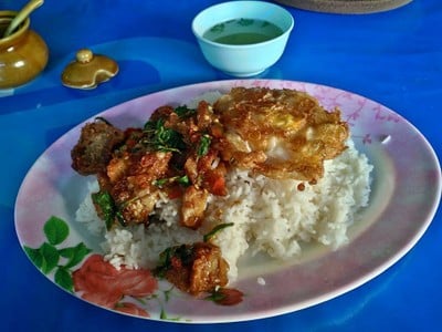 เมนูของร้าน ป้าน้อย หมูกรอบ
