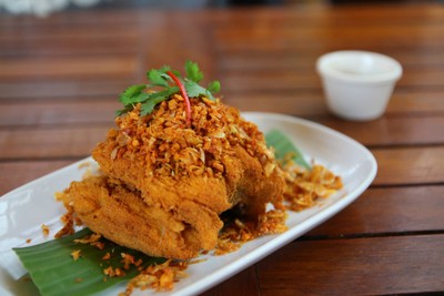 ปลาอินทรีย์ทอดขมิ้น