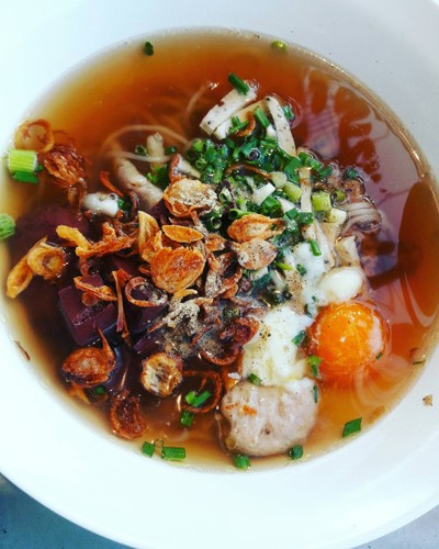 ก๋วยจั๊บ 22 สี่แยกไฟแดงบ้านดู่ (ใกล้สนามบิน) ก๋วยจั๊บ 22 สี่แยกไฟแดงบ้านดู่ (ใกล้สนามบิน)
