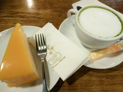 เค้กส้ม & Greentea Latte